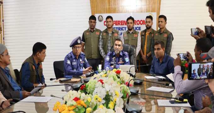 টাঙ্গাইলে পুলিশ কনস্টেবল পদে নিয়োগ পরীক্ষায় জালিয়াতির অভিযোগে ৬ সদস্যকে গ্রেপ্তার