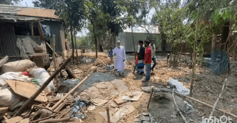 কিশোরগঞ্জের করিমগঞ্জে বাড়িঘরে হামলা; বসতঘর ভেঙে লুটপাট করে সন্ত্রাসীরা, আহত ৩