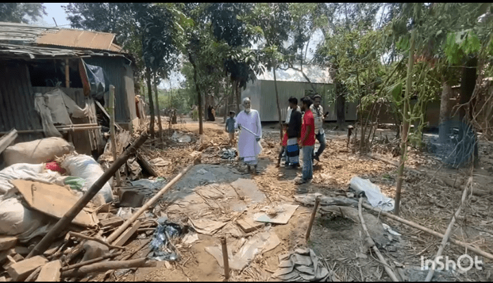 কিশোরগঞ্জের করিমগঞ্জে বাড়িঘরে হামলা; বসতঘর ভেঙে লুটপাট করে সন্ত্রাসীরা, আহত ৩