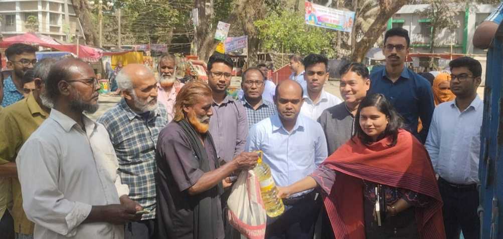 টাঙ্গাইল শহরে ভ্রাম্যমান ট্রাকের মাধ্যমে টিসিবি’র পণ্য বিক্রি শুরু