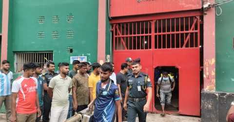 টাঙ্গাইল জেলা কারাগারে মশা নিধন ও পরিষ্কার-পরিচ্ছন্নতা কার্যক্রমের উদ্বোধন