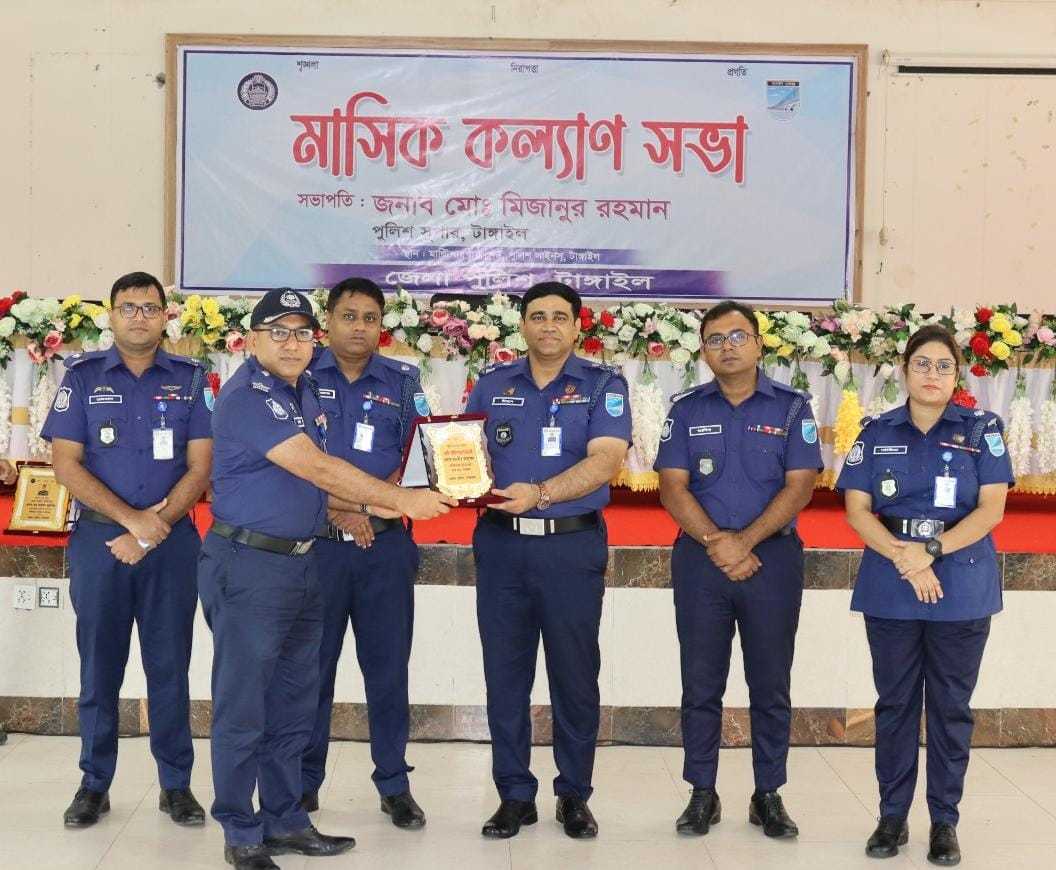 টাঙ্গাইলে শ্রেষ্ঠ ওসির সম্মাননা পেলেন তানবীর আহাম্মেদ