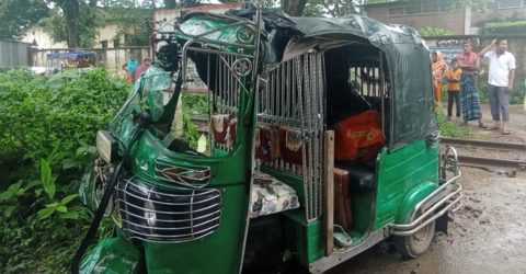 ‎কিশোরগঞ্জে  ট্রেন সিএনজির সংঘর্ষ, আহত ৩ ‎