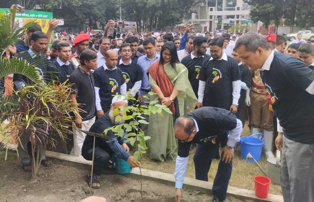 টাঙ্গাইলে শিক্ষাপ্রতিষ্ঠানে বৃক্ষরোপণ কর্মসূচির  উদ্বোধন
